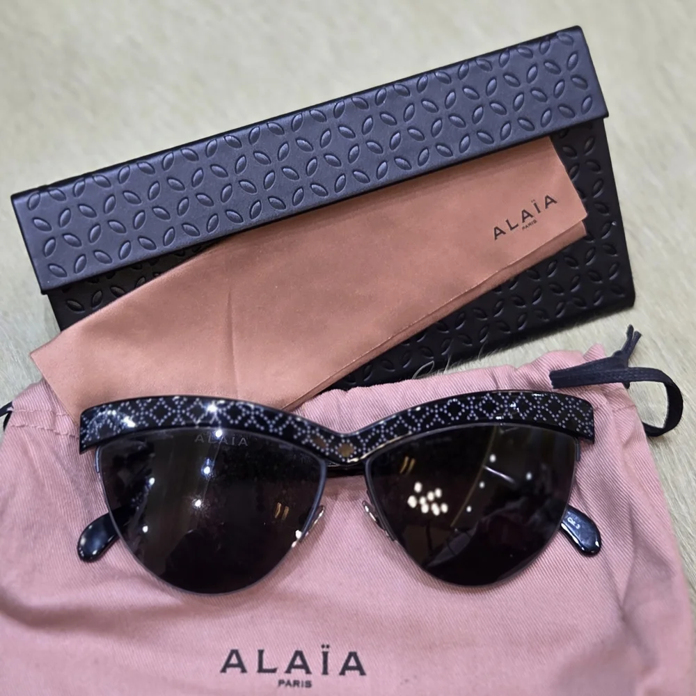 ALAIA Cateye Black Studded Women's Sunglasses, NWT and Package - Picture 9 of 13